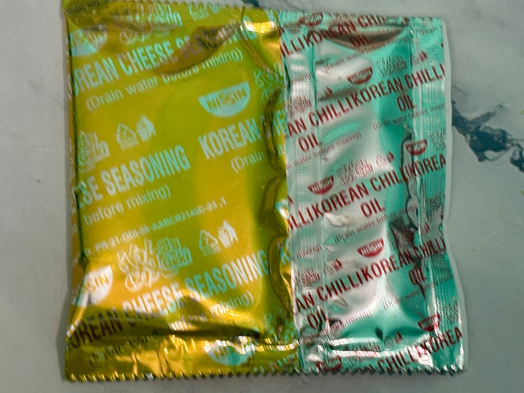 Nissin-Geki-spicy-cheese-korean-ramen-noodles-seasonings